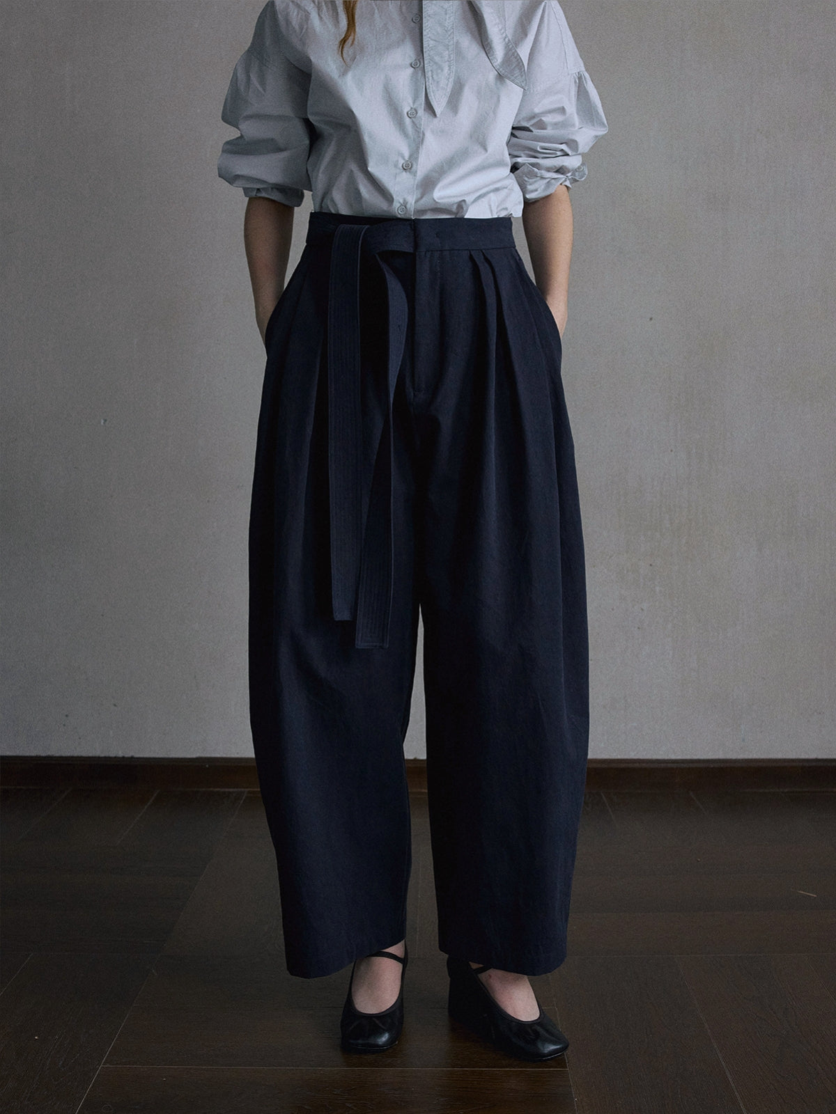 【PRE ORDER】タックカーブワイドパンツ