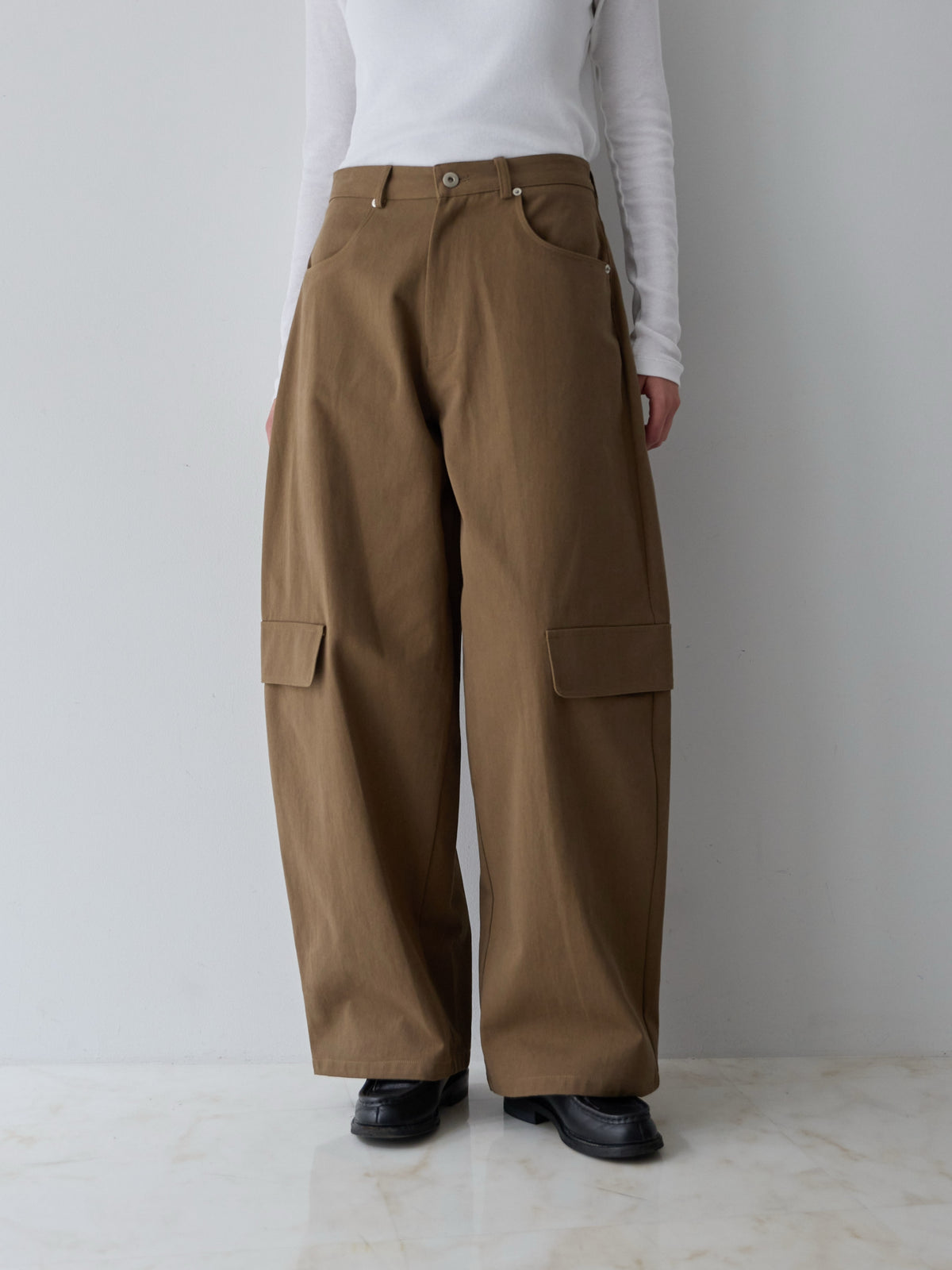【COMING SOON】カーブワイドサイドポケットパンツ