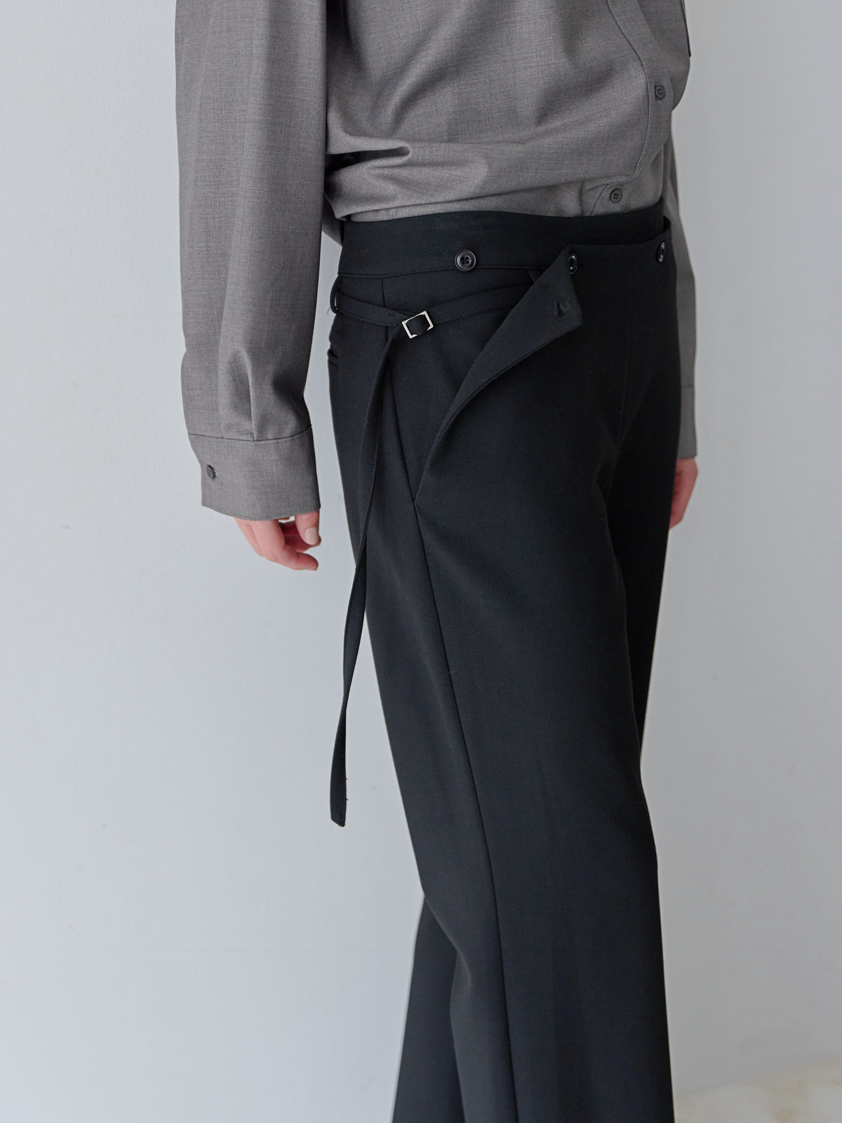 【POPUP】フロントボタンフレアパンツ