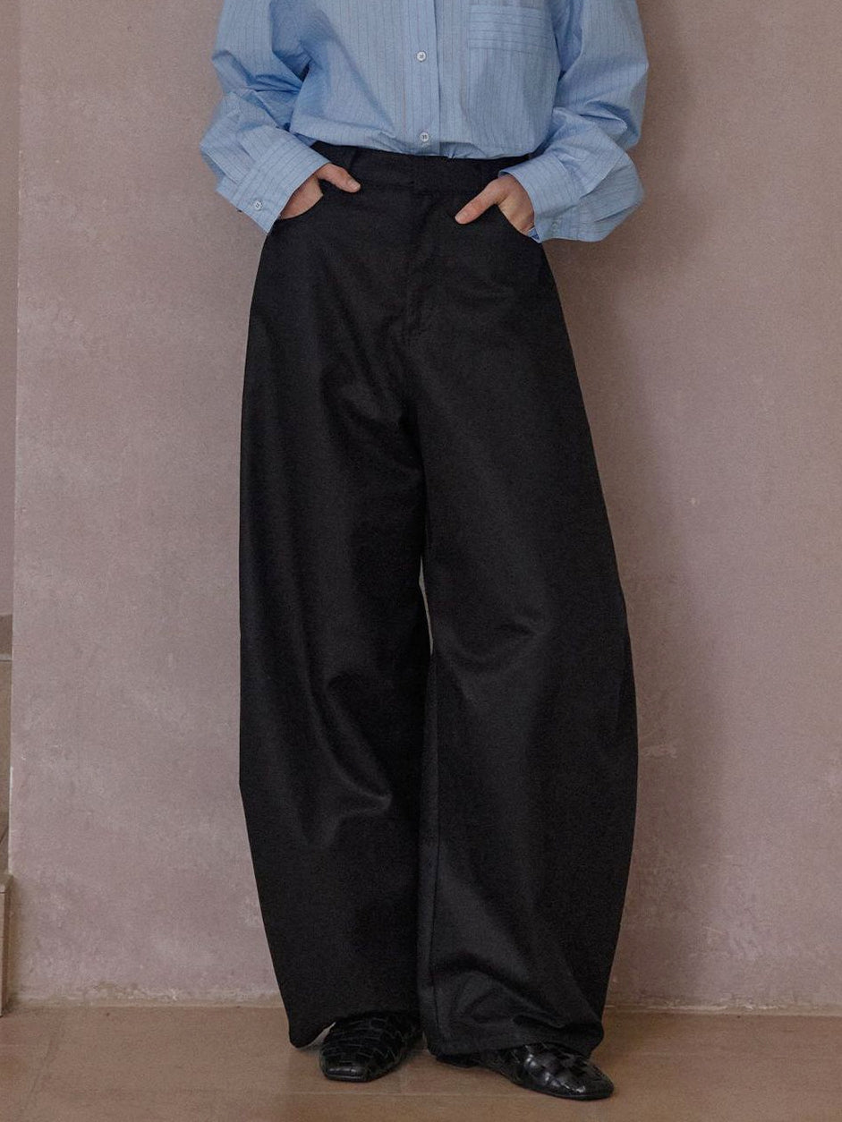 カーブシルエットワイドパンツ