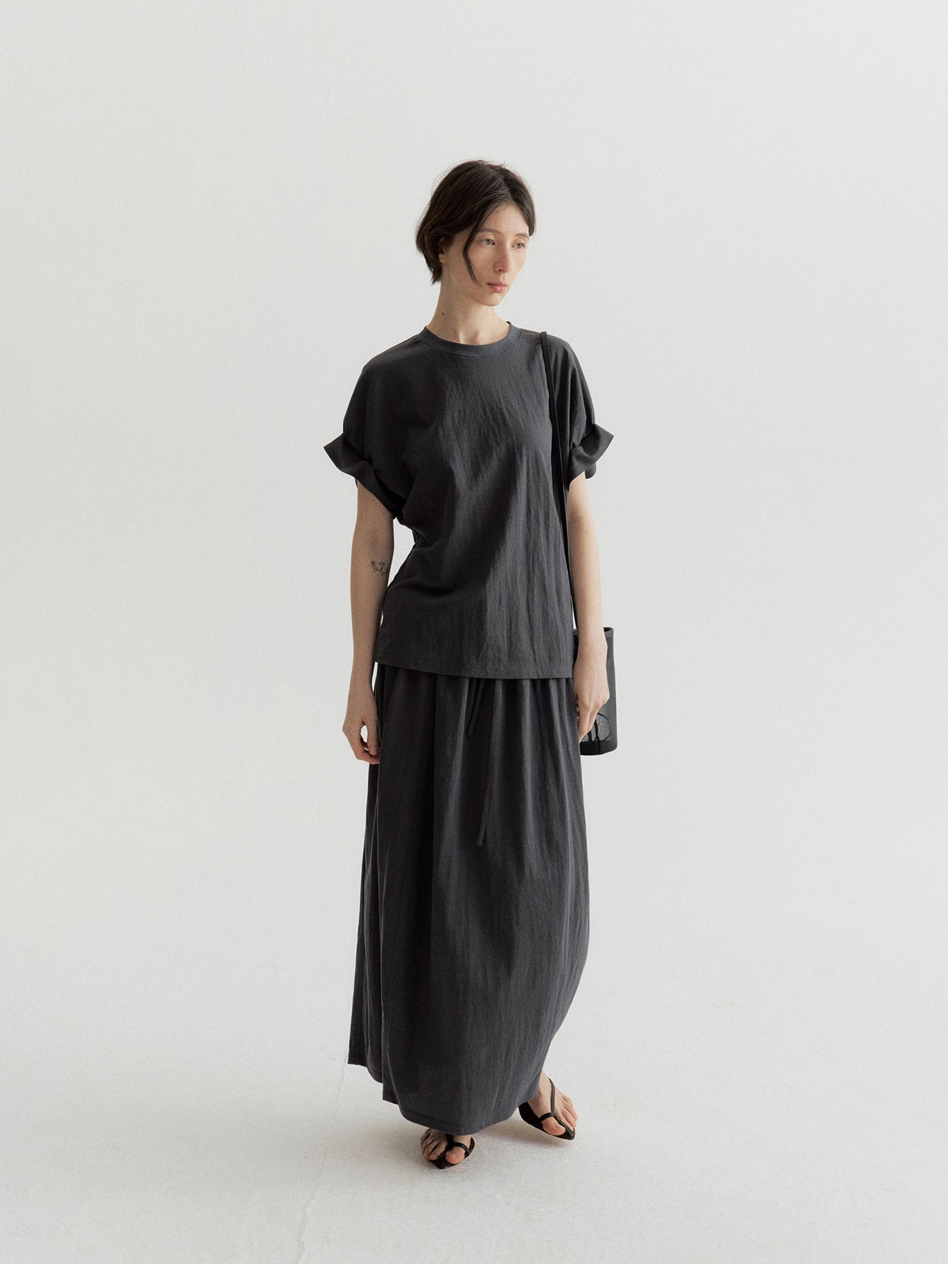 リネン混フリルスリーブドロップショルダーTシャツ【セットアップ可】