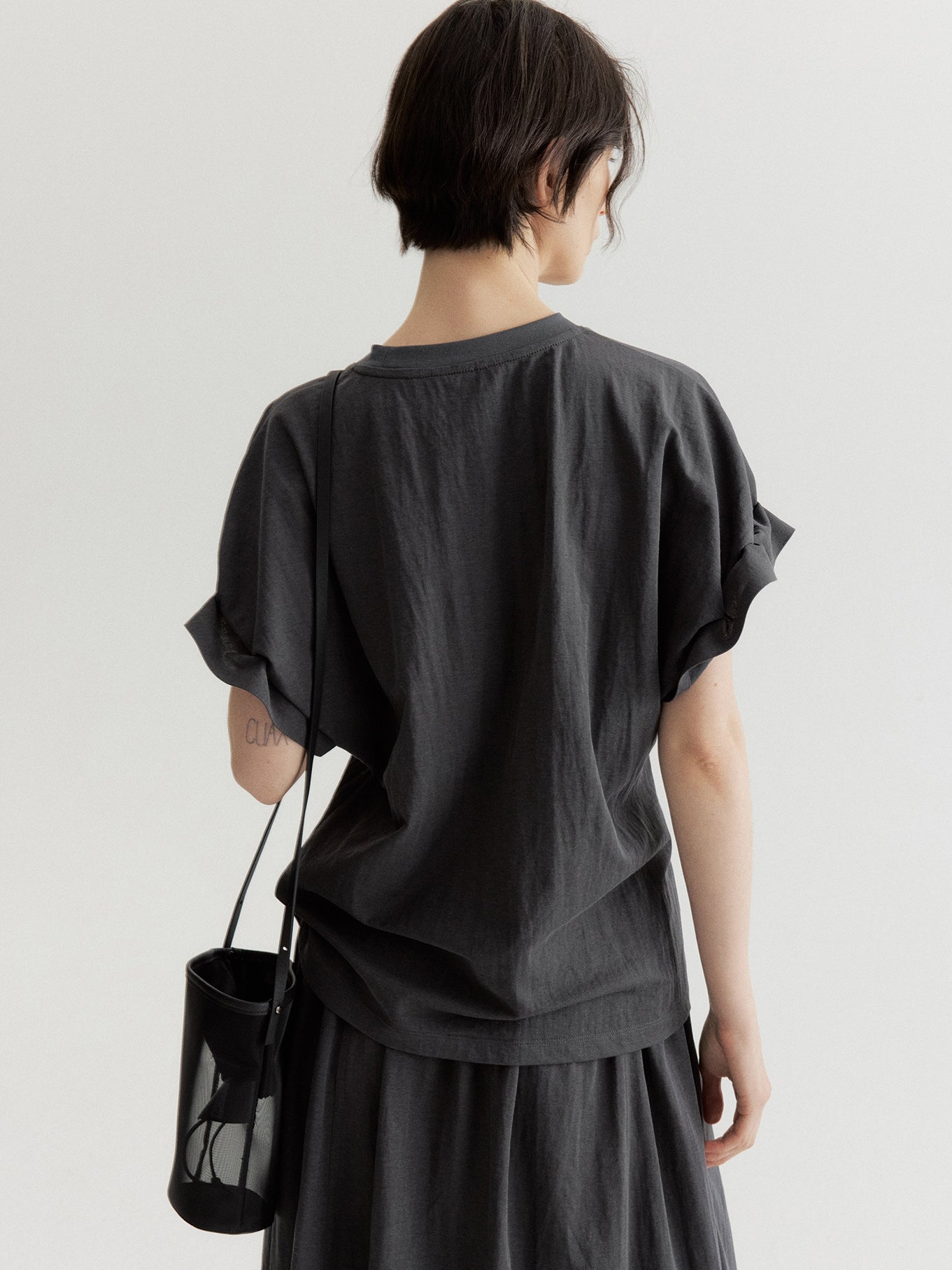 リネン混フリルスリーブドロップショルダーTシャツ【セットアップ可】