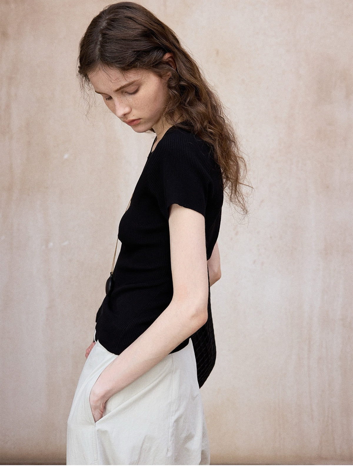 バックオープンリブTシャツ